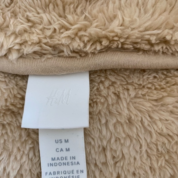 H & M Oh so cozy and soft as a teddy bear half zip. Size medium - Picture 7 of 7